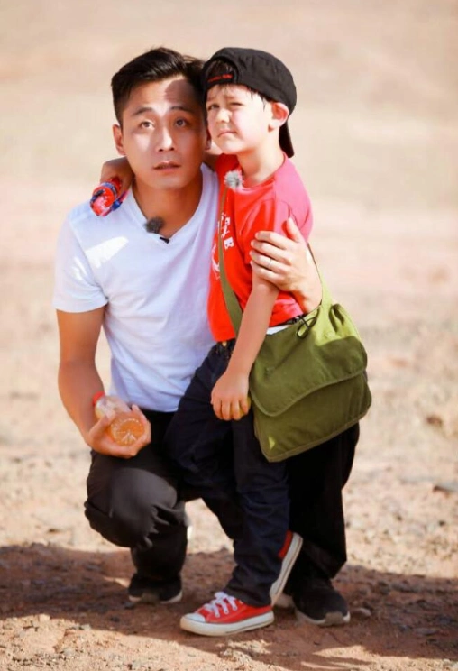 刘烨儿子诺一近照曝光11岁身高赶超妈妈模样帅气颜值超爸爸