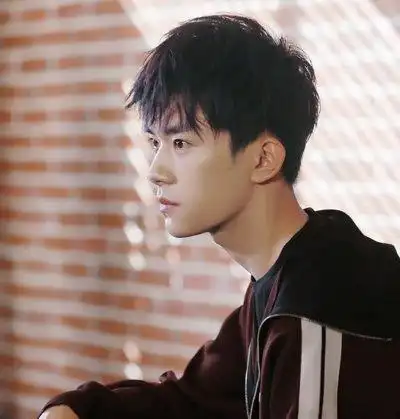 不挑脸型的男生发型来啦男生空气刘海发型修颜时髦2