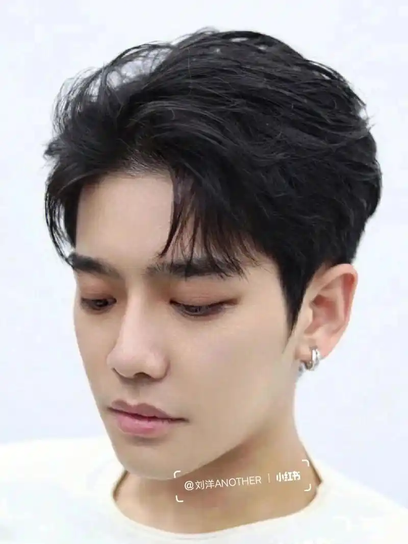 男士发型    粗硬细软乱中有型男士烫发韩系男生烫发韩系风格发型