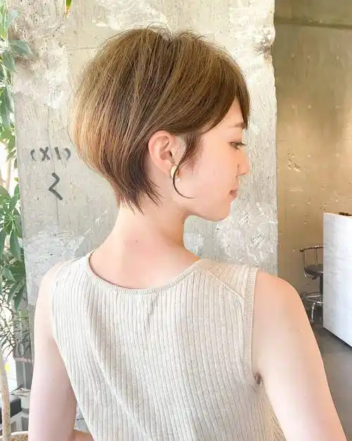 40到60岁的女性,短发这样整,很美很减龄_发型_魅力_层次