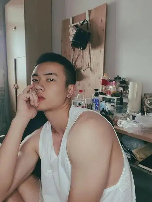 寸头腹肌体育生拍正装写真,弟弟的腹肌真是绝了!