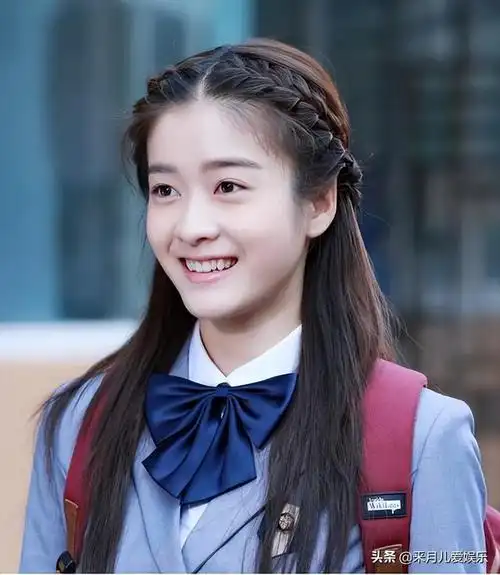 有虎牙的女明星,牙齿长得像茅坑的女明星(娱乐圈有"漂亮虎牙"的明星)