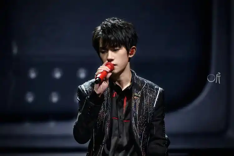 易烊千玺 #tfboys 四周年南京演唱会 高清 帅气 舞蹈担当易烊千玺