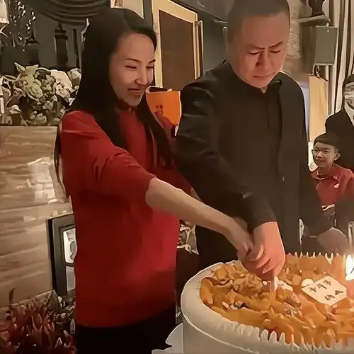 管彤与韩红传绯闻41岁结婚42岁高龄生子现在过得怎样了