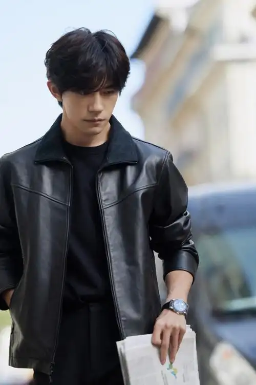 易烊千玺穿白大褂制表##易烊千玺皮衣街拍