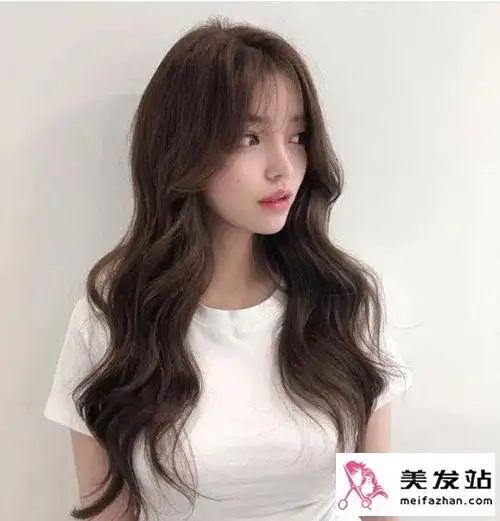 长发女生大波浪卷发发型 妩媚迷人显气质女神范十足_女生卷发 - 美发