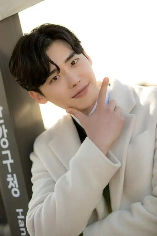 李钟硕《当你沉睡时》帅气花絮照高清图片