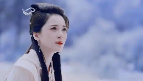 在她饰演的金庸武侠剧《倚天屠龙记》和《神雕侠侣》中,正是自身气质