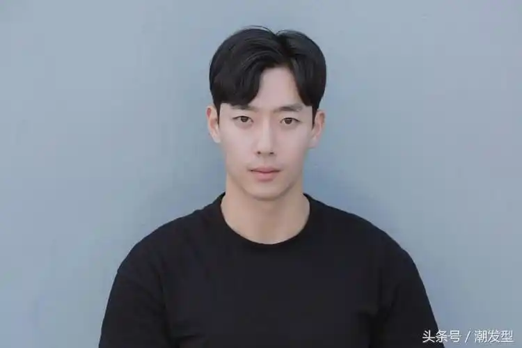 韩式发型图解(韩式蓬松发型男生)-骁龙网