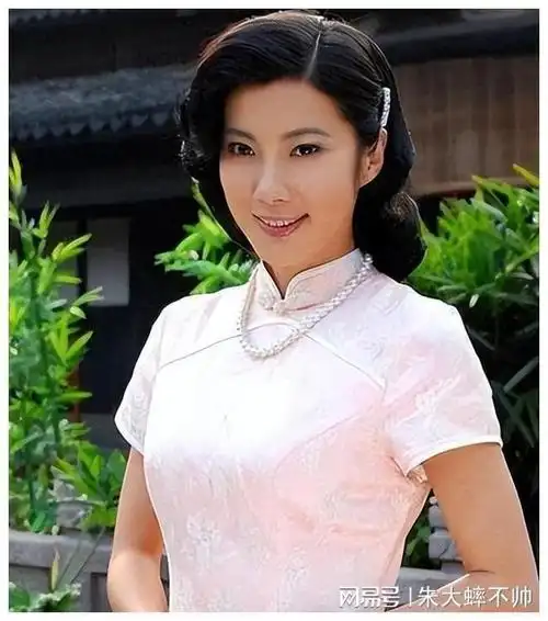 她当年红的发紫,曾被称为"女版于震",现在回山东老家当主持人|王珂