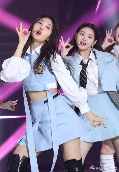 韩国女团camila可爱亮相《the show》,iz*one夺冠甜美比心