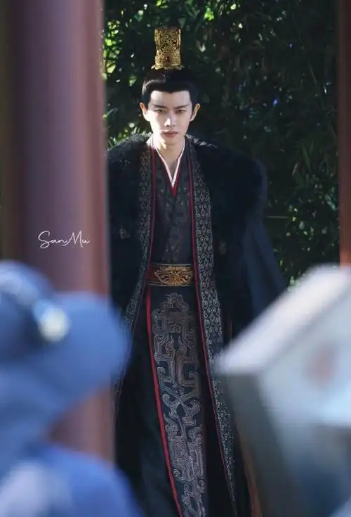 眼神反差也太了吧国超古装滴神    ·任嘉伦#凤凰台上