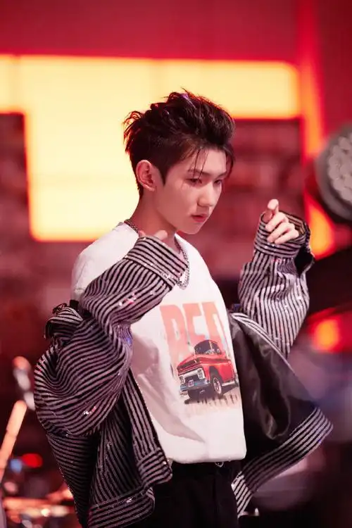 王源弹钢琴苏感