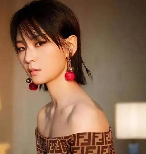 她曾是超女冠军如今却整成外国人网友只剩眼珠是原装的