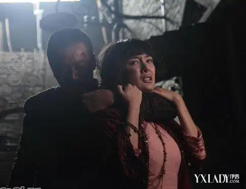 杨幂被打肿刘诗诗半裸 女星成名牺牲大(组图)