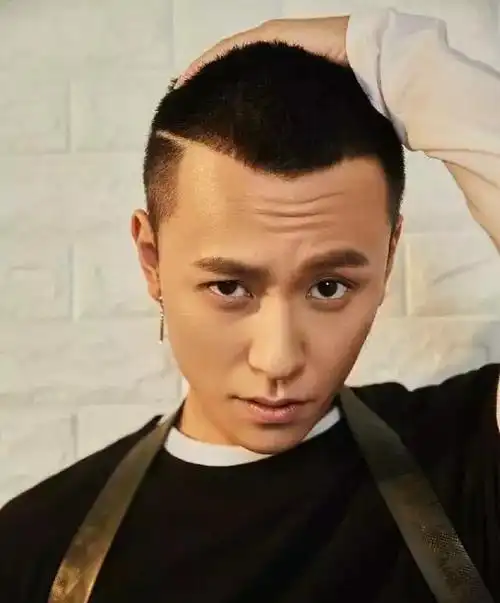 二十几岁青年男士留这些发型, 帅了一脸!