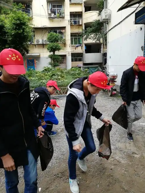 创文在行动——奉节县实验初中组织学生进社区开展志愿服务活动