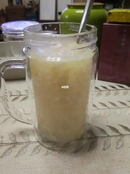 牛奶银耳雪梨羹