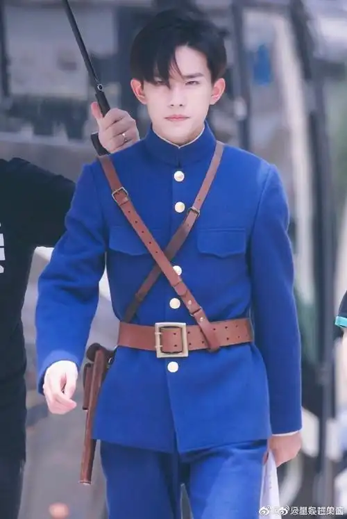 热血同行艳势番##易烊千玺军装