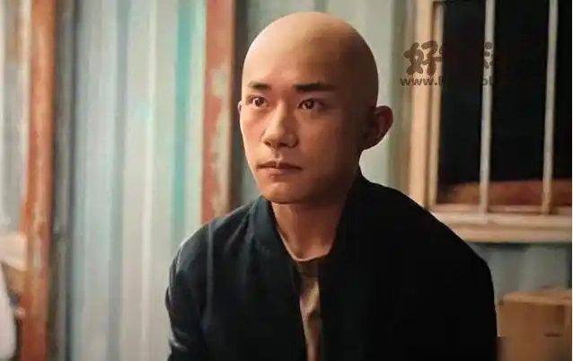 送你一朵小红花易烊千玺剃光头为了角色的付出成就了韦一航