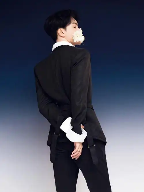 曾舜晞亮相江苏卫视天猫618超级晚首唱刀剑如梦