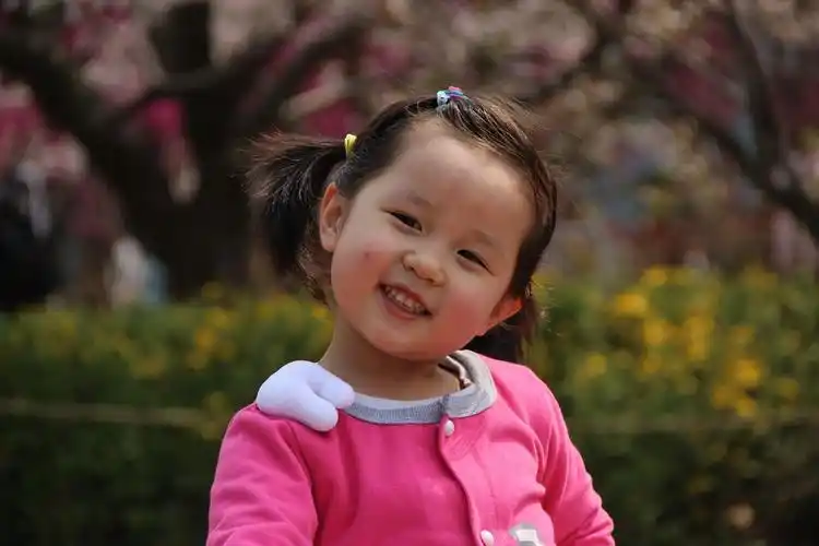 可爱的小女孩————留住美好的童年.