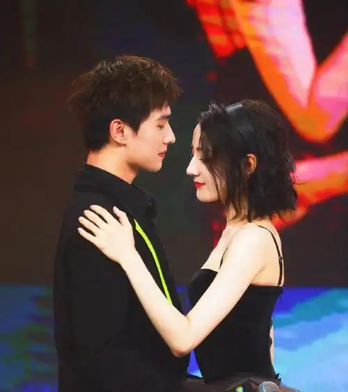 发出姨母笑的我坚决不信|迪丽热巴|娱乐圈_网易订阅