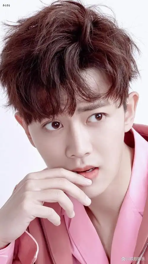 娱乐圈帅气又专一的8位男明星,个个都是宠妻狂魔,哪一对最般配