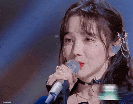 美女们的容貌美丽各异,但秀发绝对是统一的柔顺茂密.