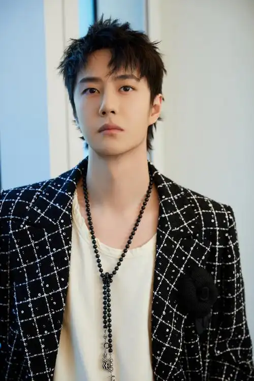 王一博造型巧思好多##尖叫之夜红毯造型##王一博 不能