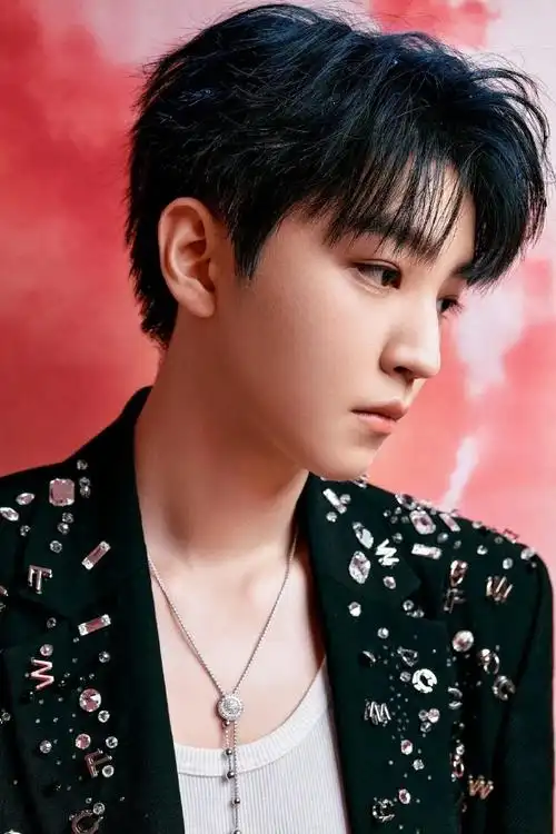 tfboys染了同一发色#那就期待下十周年舞台上王俊凯即将令人经验的