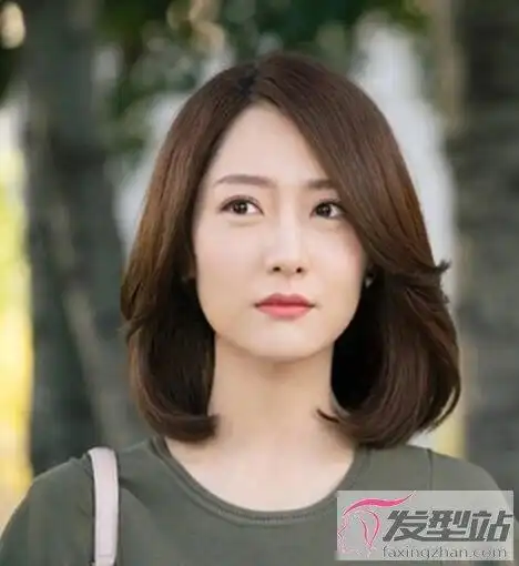适合方脸的齐肩烫发型 柔和脸型轮廓气质翻倍_发型站_最新流行发型