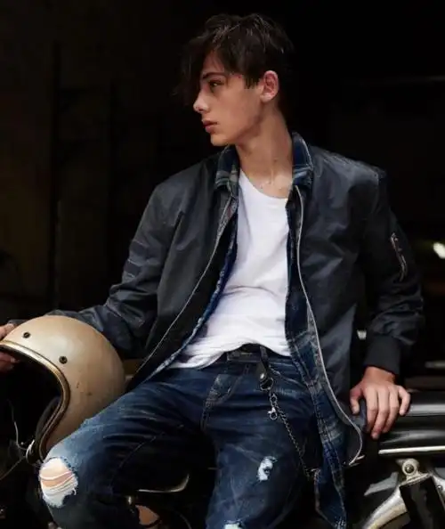 世界最帅男孩!如今17岁的他,193长腿有腹肌,充满了野性美