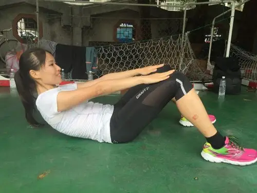 专属运动人 革命性超能肌动紧实精华