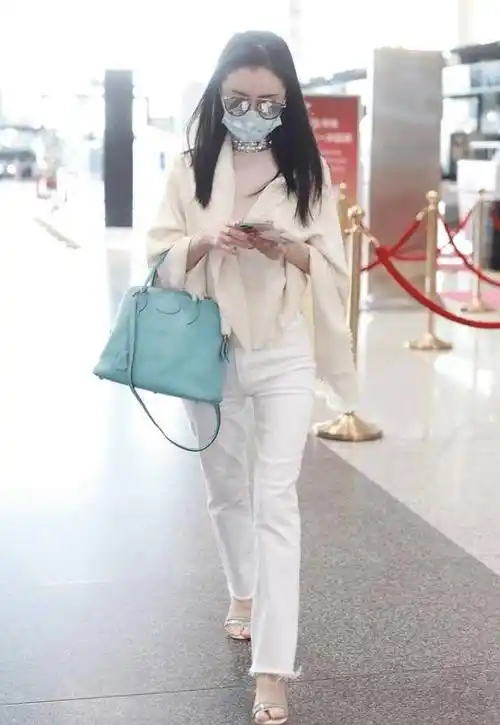 舒畅买年货穿得真高调,穿大红色羽绒服逛街,气质好惊艳_方式_身材