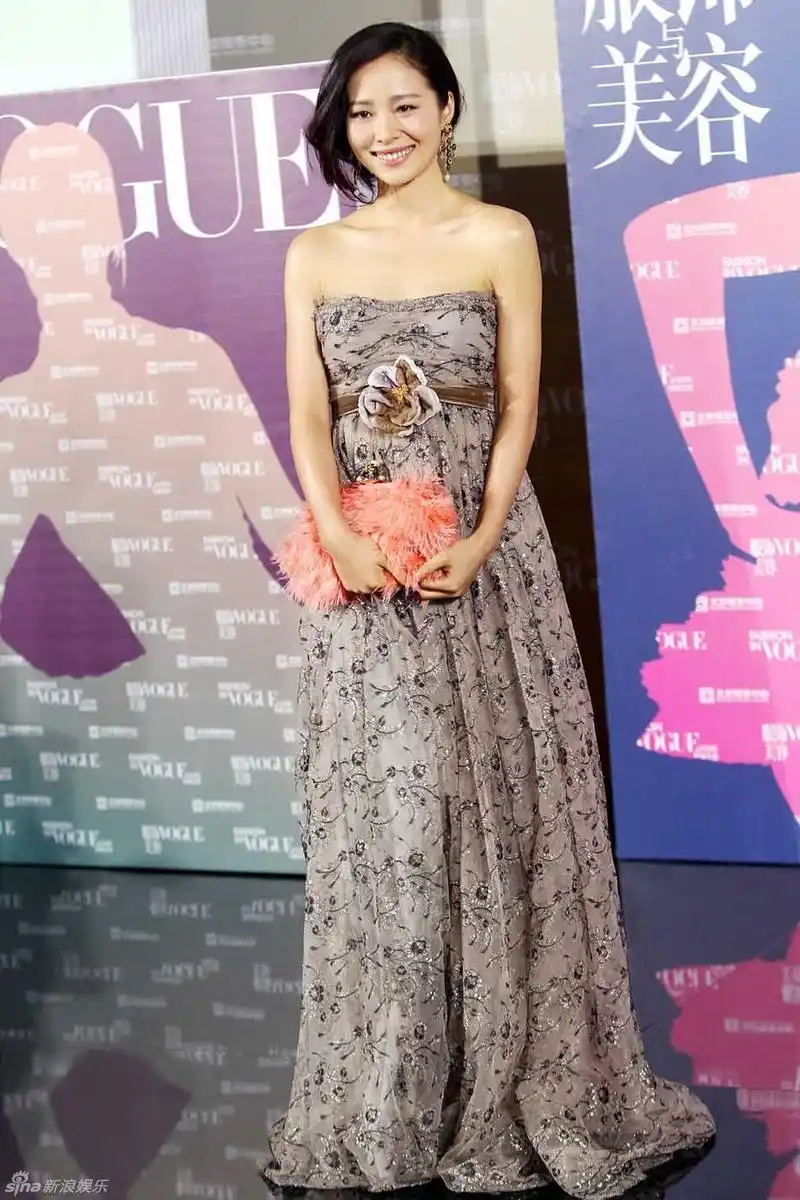 组图:江一燕变身才女作家 知性优雅亮相时尚派对_高清图集_新浪网