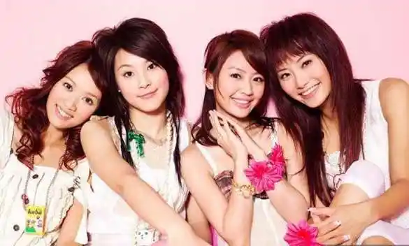 有一首歌里的歌词是:我只想要和你在一起…请问这首歌叫什么名字啊