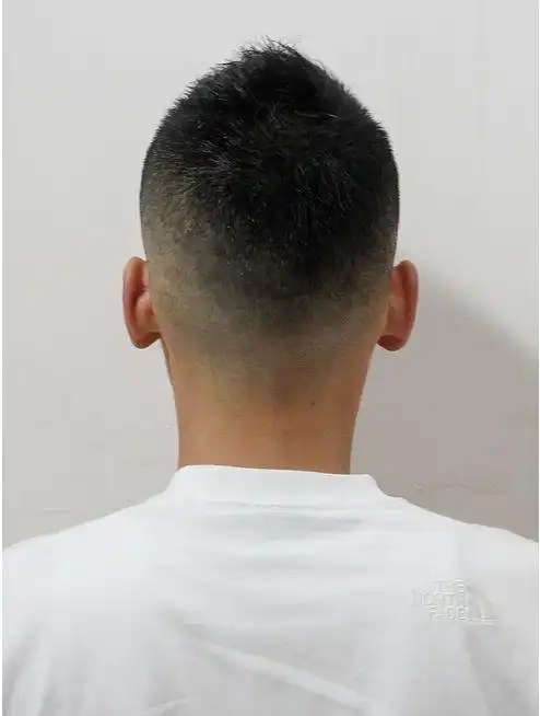 子弹头发型随着人们生活水平的不断提高,很多男士都开始重视自己的