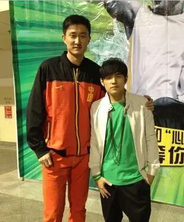 周杰伦与杜锋的合影