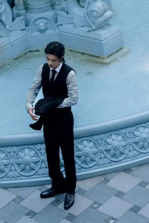 肖战条纹衬衫vs黑西装##肖战长发背头