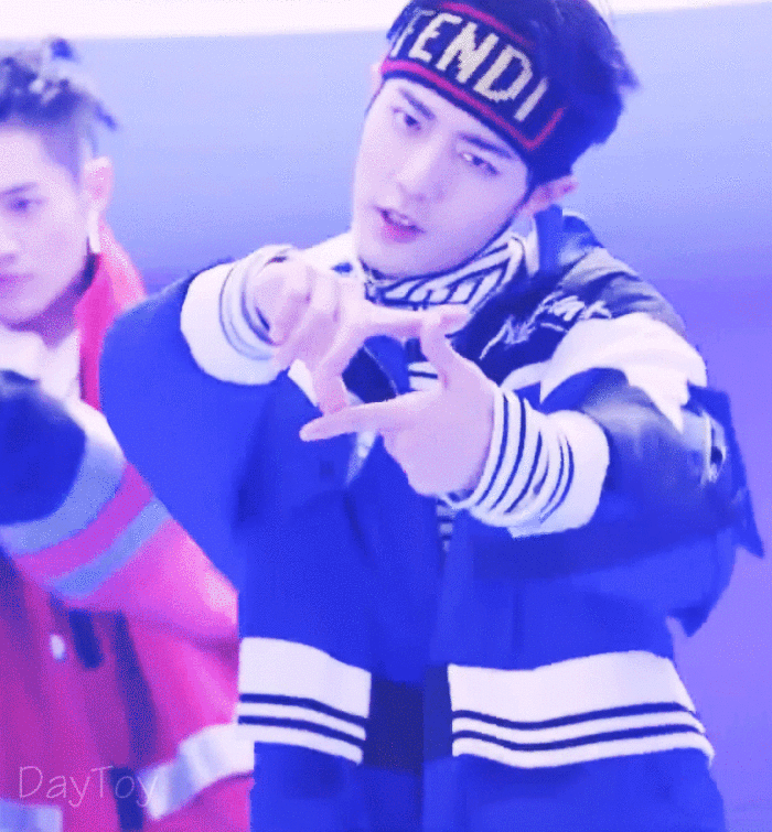 肖战"发带杀":芬迪发带最奢华!xotic发带粉丝直呼,沦陷了