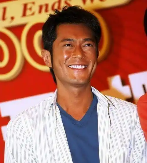 渐渐的古天乐的皮肤是越来越黑,并且越来细腻白芷的皮肤更是越来越