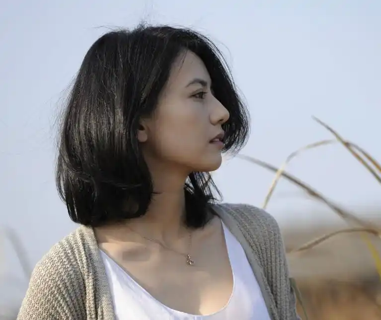 国民女神高圆圆素颜现身真面目一览无余网友曾经的青春