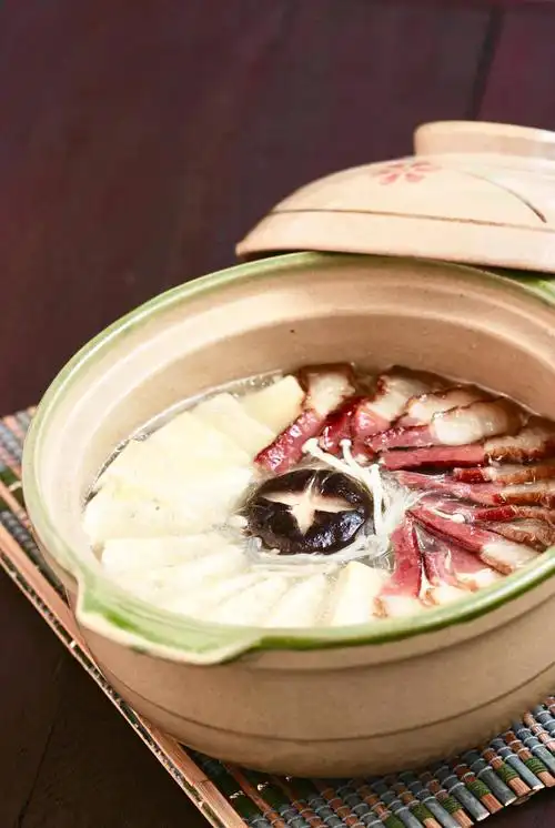 天越冷越爱吃的一锅腊肉煲做法简单又好吃鲜香汁美还特别下饭