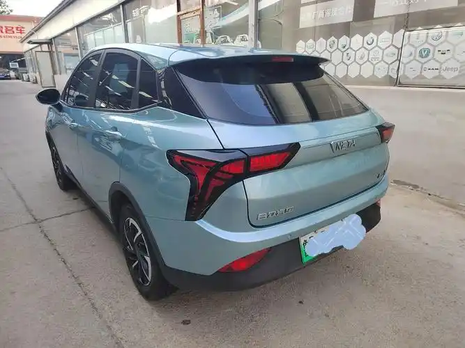 哪吒v新能源汽车.新到2022年哪吒v新能源~续航401公里 - 抖音