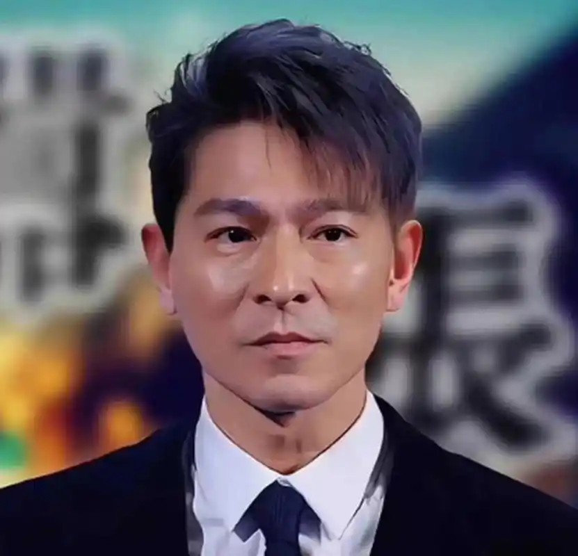 给刘德华换几个发型,你觉得怎么样?这颜值抗打不[观望]