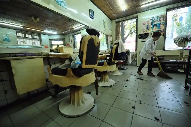 国营理发店60年不变样 进店后瞬间穿越回童年|武占梅|理发店|老店