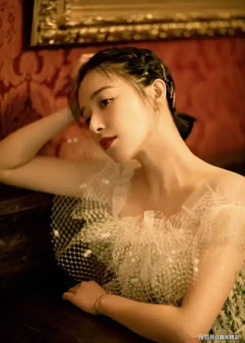 绝世尤物阚清子,35岁魅力不减,网友直呼:这谁顶得住!