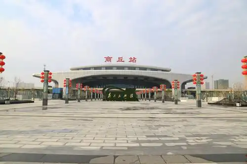 16早晨幸会了乐山摄影名师后,在商丘高铁北广场流览,此广场原址曾经是