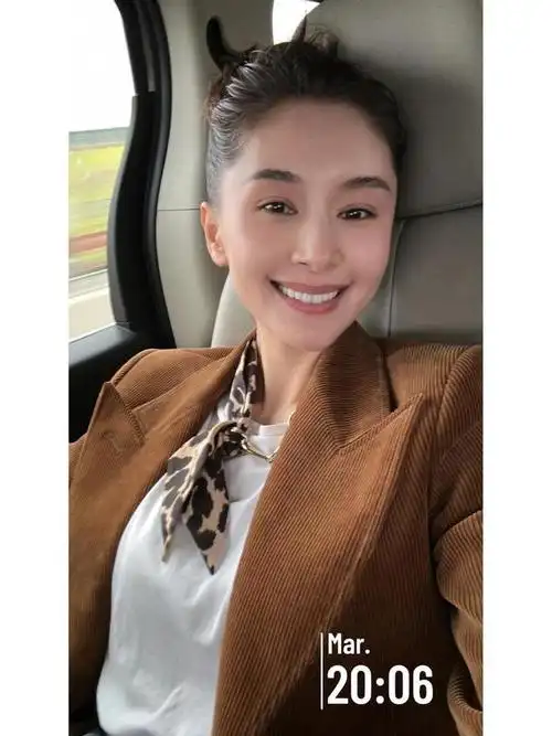 王子文带火了美拉德新穿法:西装 牛仔裤 齐肩发,时髦洋气又减龄